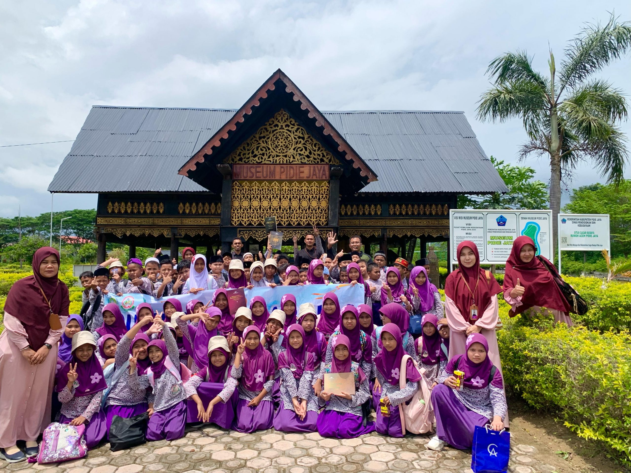 Siswa Kelas 4 SDIT Ibnu Mas ud Menjelajah Budaya Lewat Museum Pidie Jaya